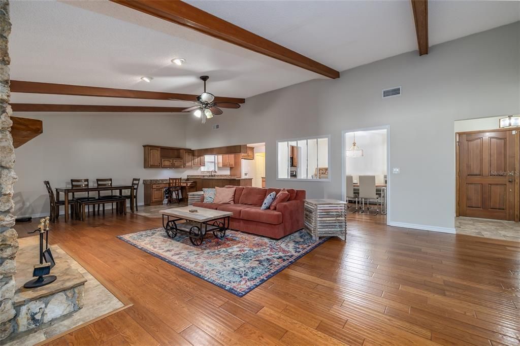 For Sale: $450,000 (5 beds, 3 baths, 2946 Square Feet)