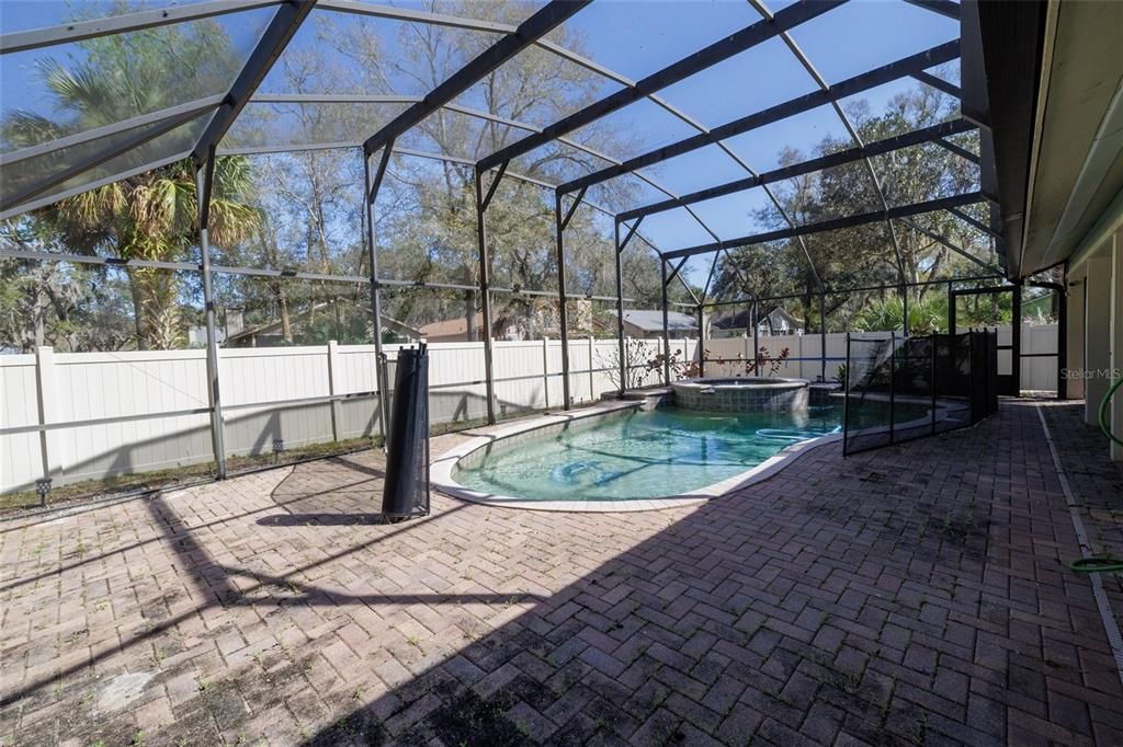 For Sale: $450,000 (5 beds, 3 baths, 2946 Square Feet)