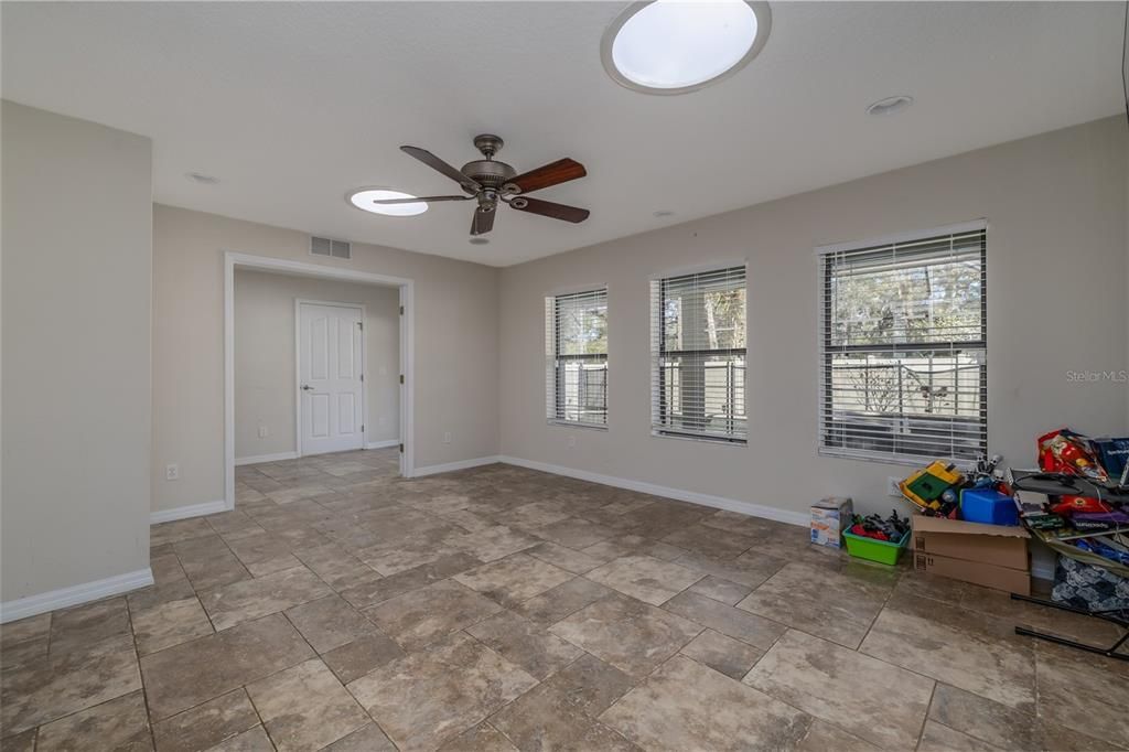 For Sale: $450,000 (5 beds, 3 baths, 2946 Square Feet)