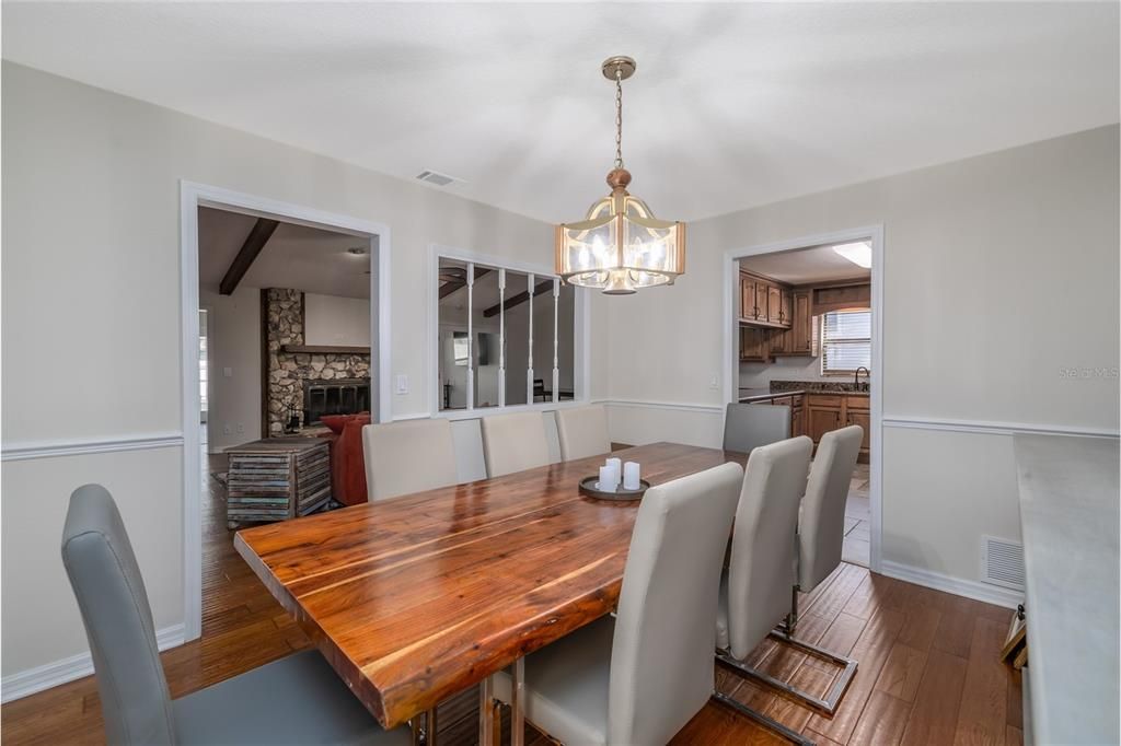For Sale: $450,000 (5 beds, 3 baths, 2946 Square Feet)