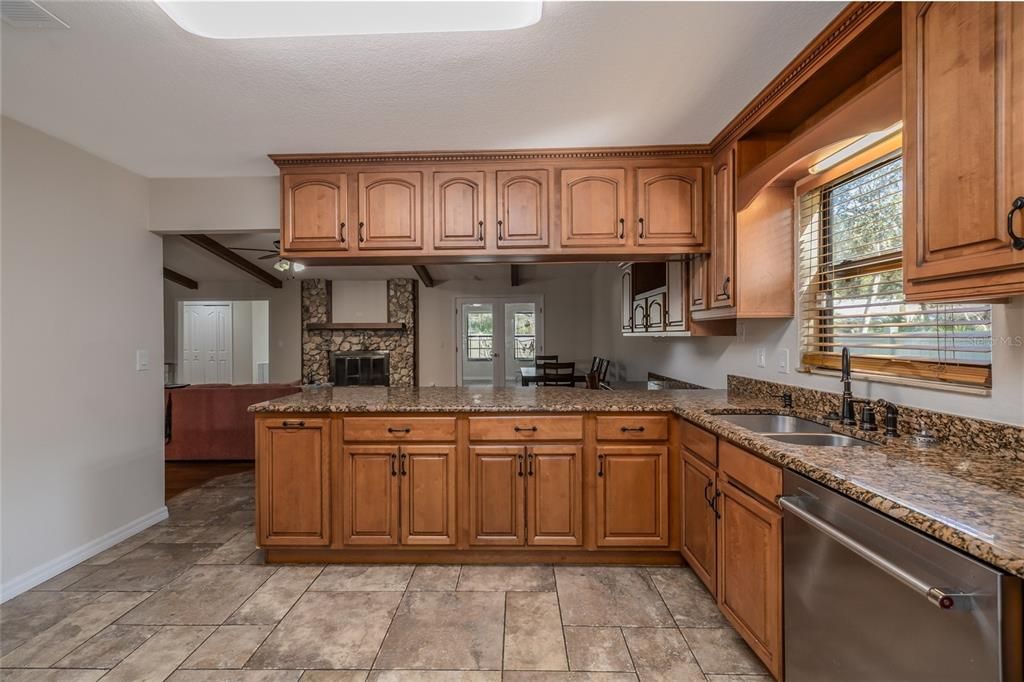 For Sale: $450,000 (5 beds, 3 baths, 2946 Square Feet)