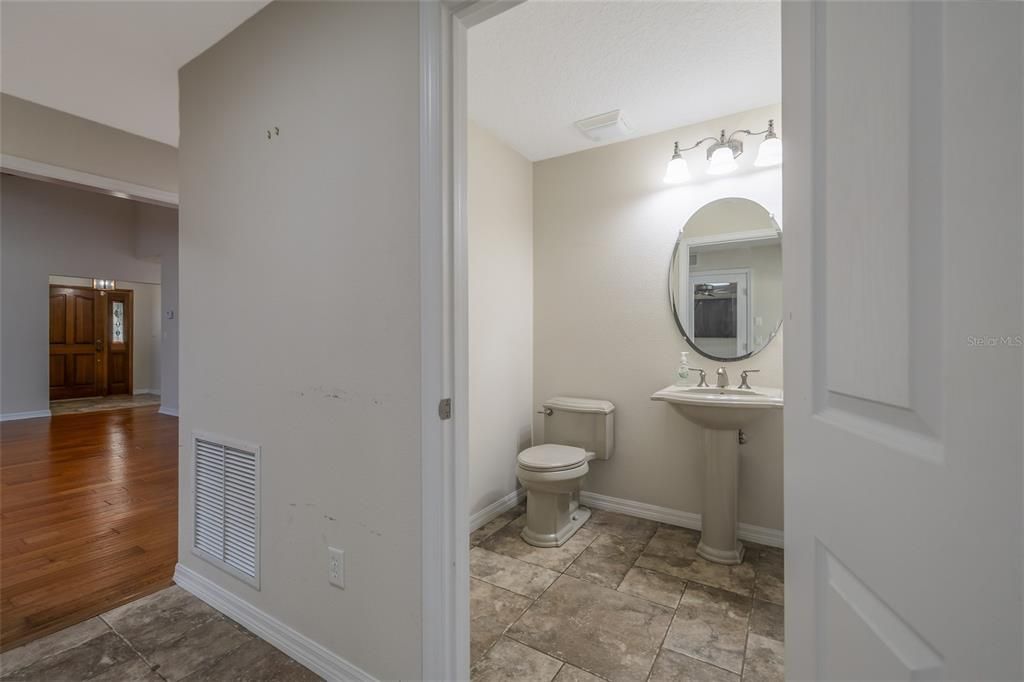 For Sale: $450,000 (5 beds, 3 baths, 2946 Square Feet)
