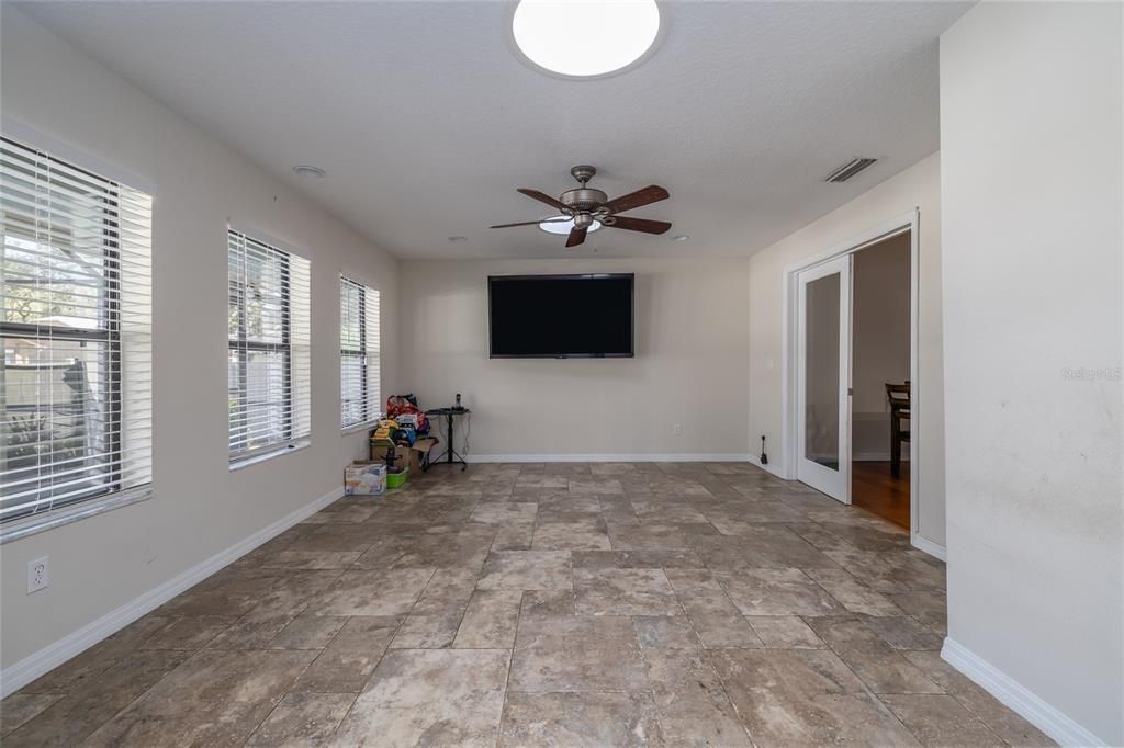 For Sale: $450,000 (5 beds, 3 baths, 2946 Square Feet)