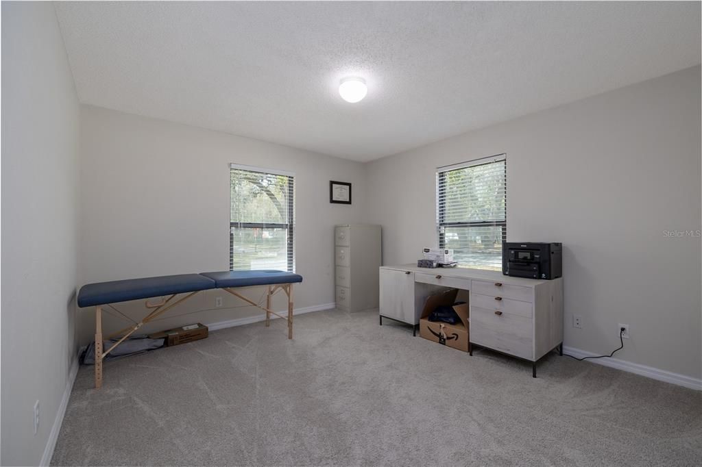 For Sale: $450,000 (5 beds, 3 baths, 2946 Square Feet)