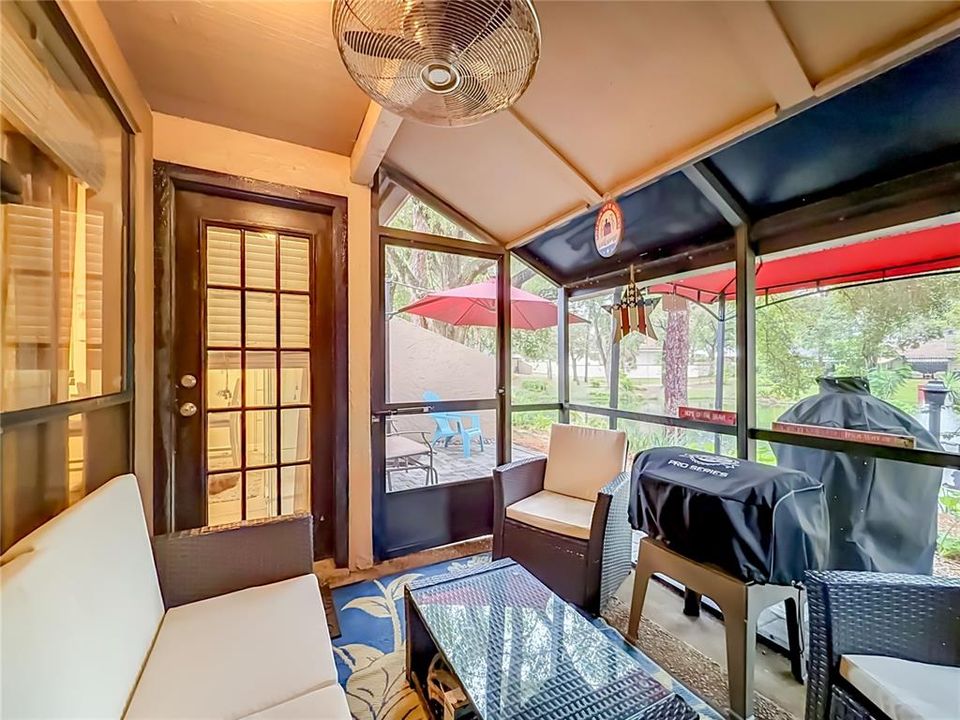 For Sale: $240,000 (2 beds, 2 baths, 1199 Square Feet)