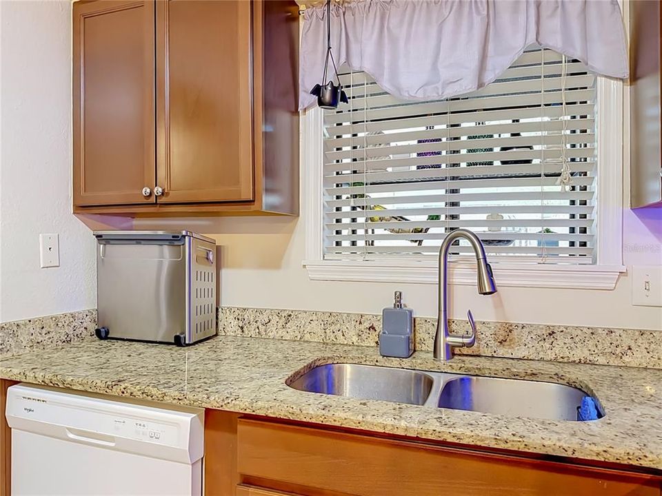 For Sale: $240,000 (2 beds, 2 baths, 1199 Square Feet)