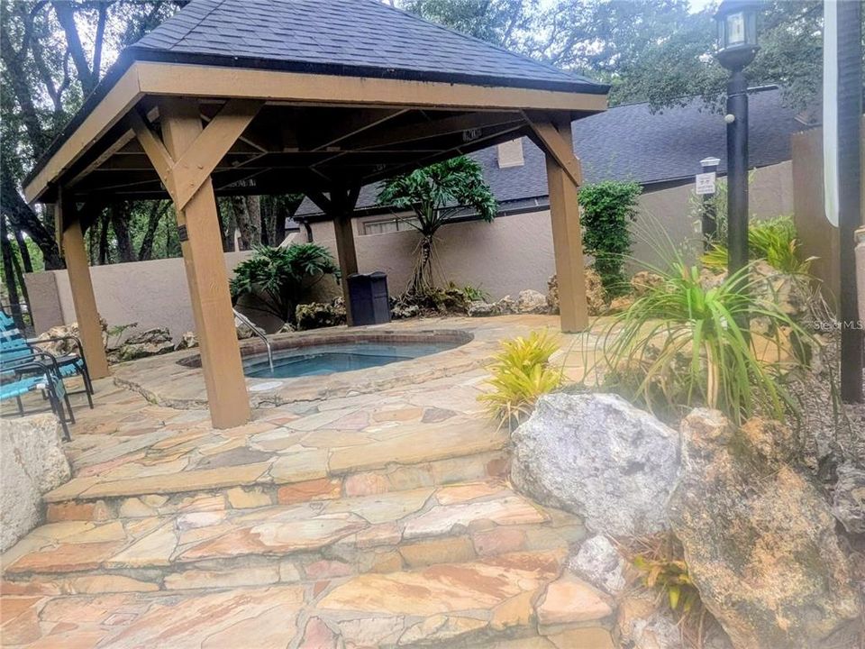 For Sale: $240,000 (2 beds, 2 baths, 1199 Square Feet)