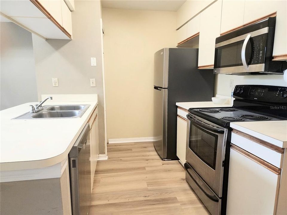 For Sale: $185,000 (3 beds, 2 baths, 1287 Square Feet)