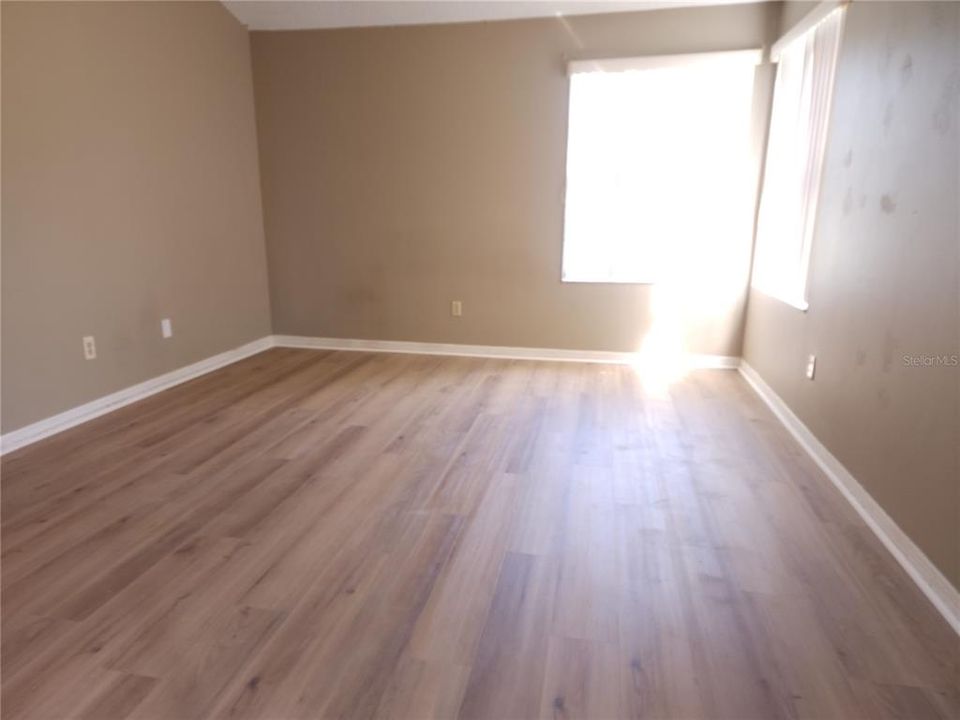 For Sale: $185,000 (3 beds, 2 baths, 1287 Square Feet)
