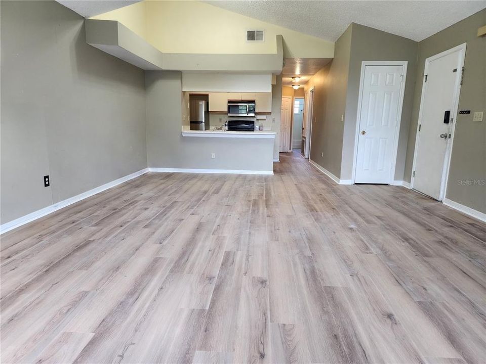 For Sale: $185,000 (3 beds, 2 baths, 1287 Square Feet)