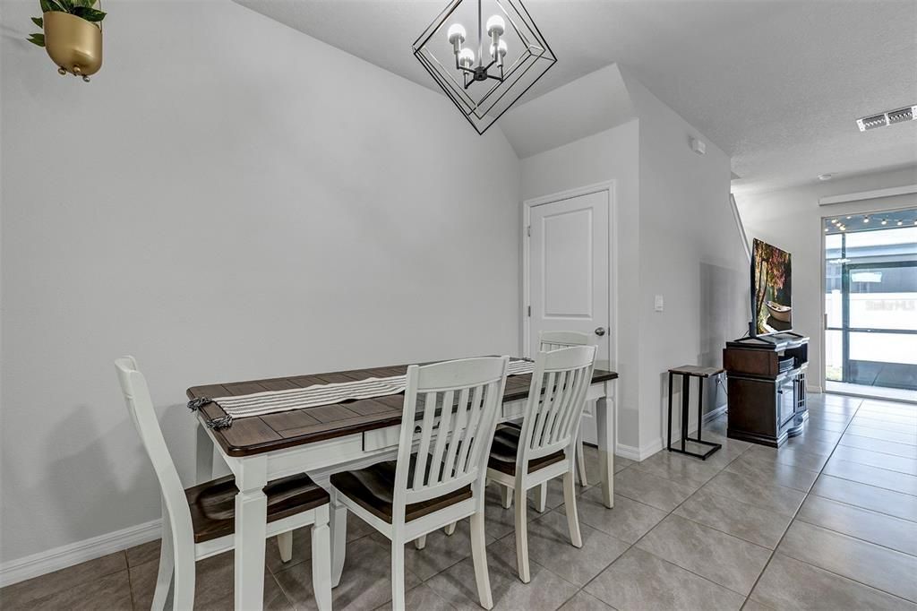 На продажу: $310,999 (3 спален, 2 ванн, 1673 Квадратных фут)