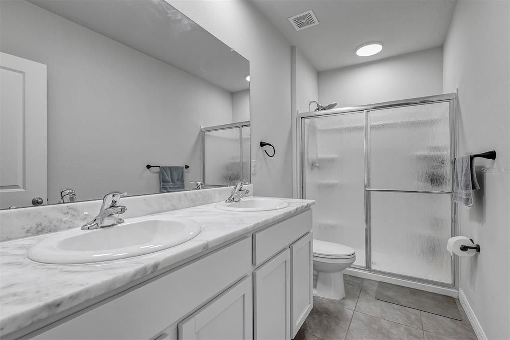 На продажу: $310,999 (3 спален, 2 ванн, 1673 Квадратных фут)