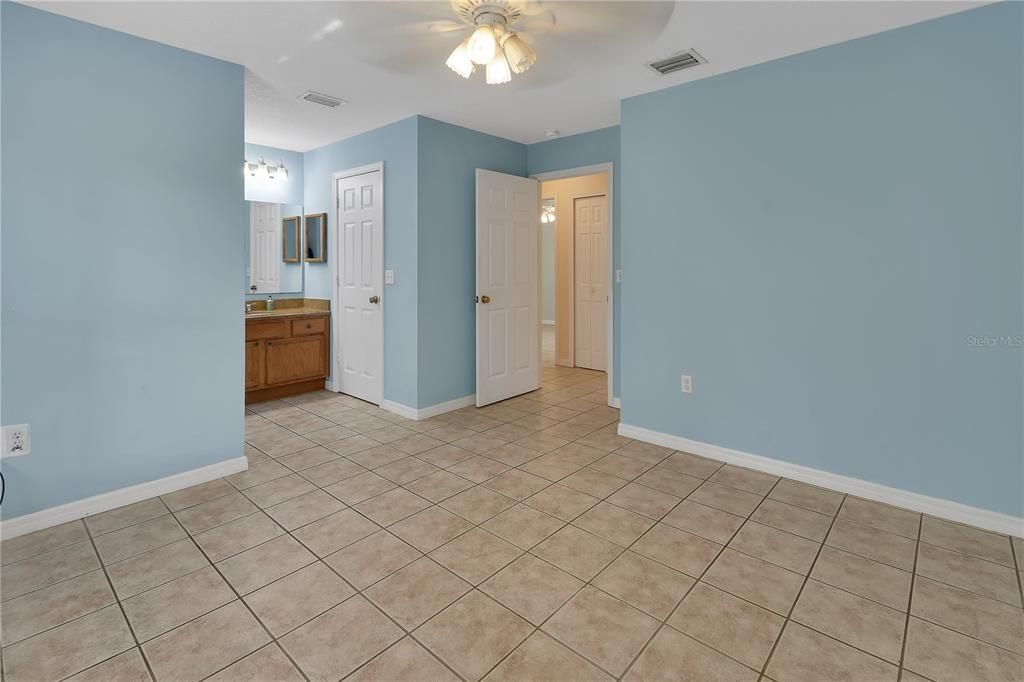 For Sale: $385,000 (3 beds, 2 baths, 1165 Square Feet)