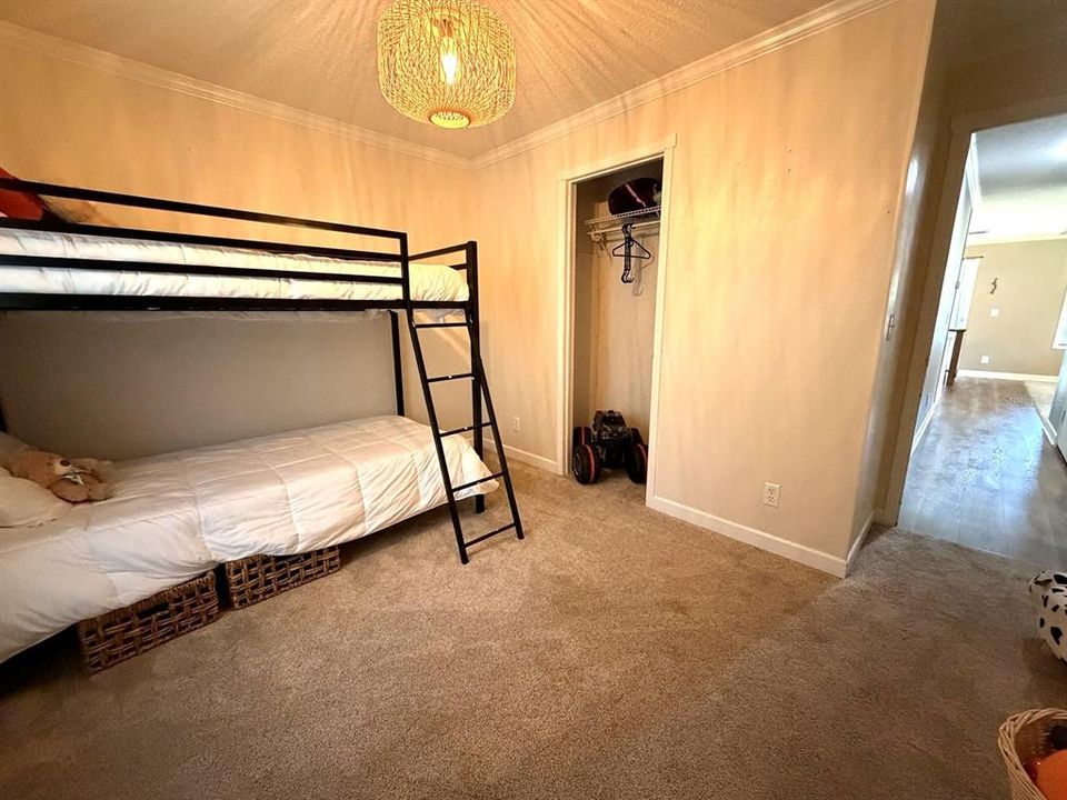 For Sale: $219,989 (2 beds, 2 baths, 1040 Square Feet)