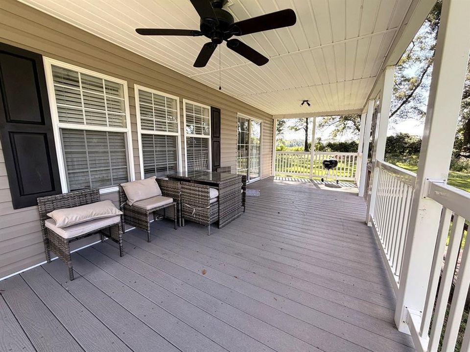 For Sale: $219,989 (2 beds, 2 baths, 1040 Square Feet)