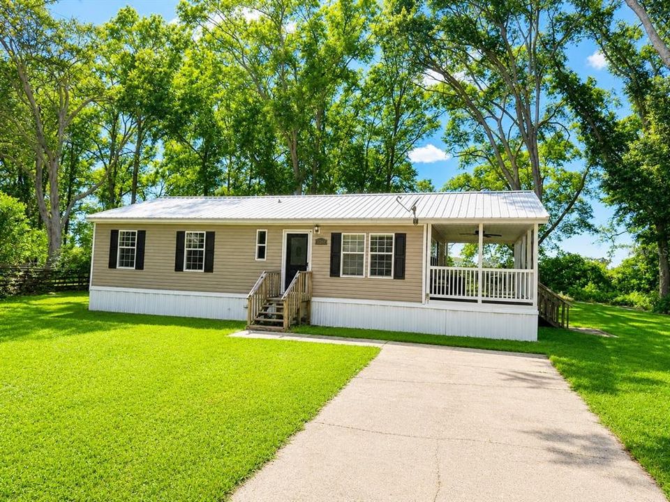 For Sale: $219,989 (2 beds, 2 baths, 1040 Square Feet)