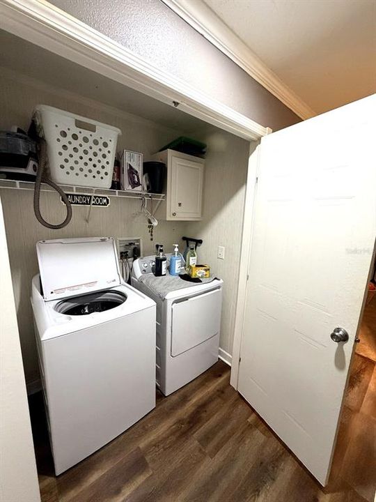 For Sale: $219,989 (2 beds, 2 baths, 1040 Square Feet)