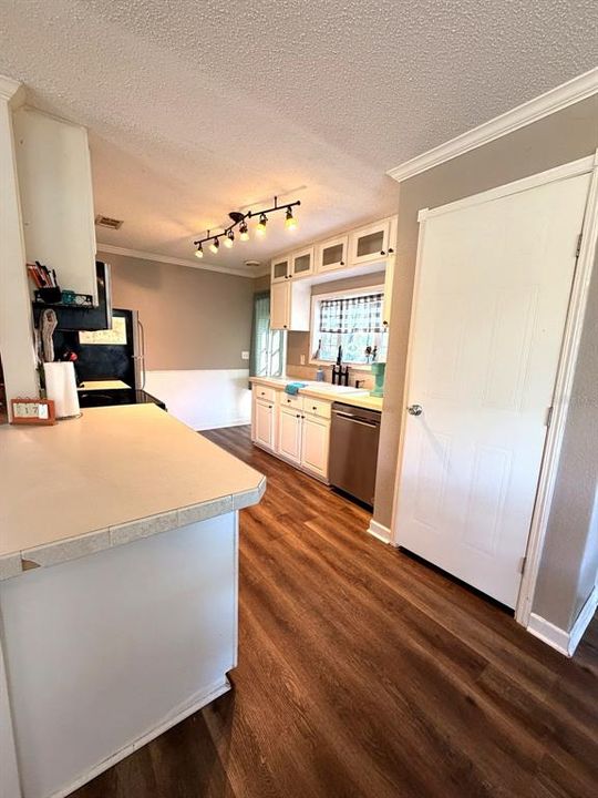 For Sale: $219,989 (2 beds, 2 baths, 1040 Square Feet)