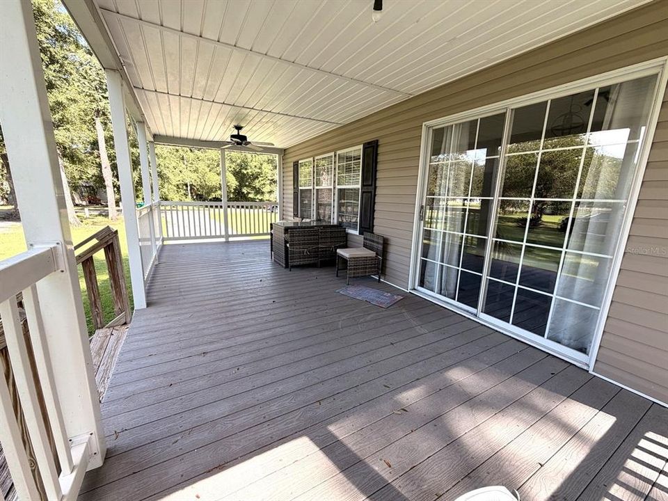 For Sale: $219,989 (2 beds, 2 baths, 1040 Square Feet)