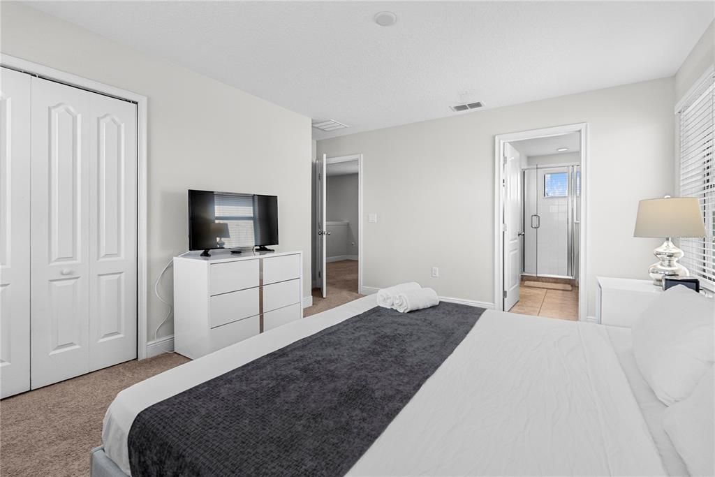 For Sale: $390,000 (4 beds, 4 baths, 2404 Square Feet)