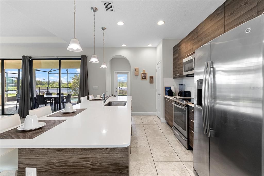 For Sale: $390,000 (4 beds, 4 baths, 2404 Square Feet)