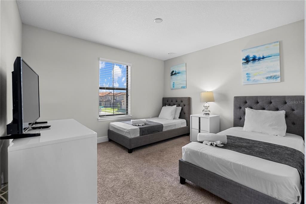 For Sale: $390,000 (4 beds, 4 baths, 2404 Square Feet)