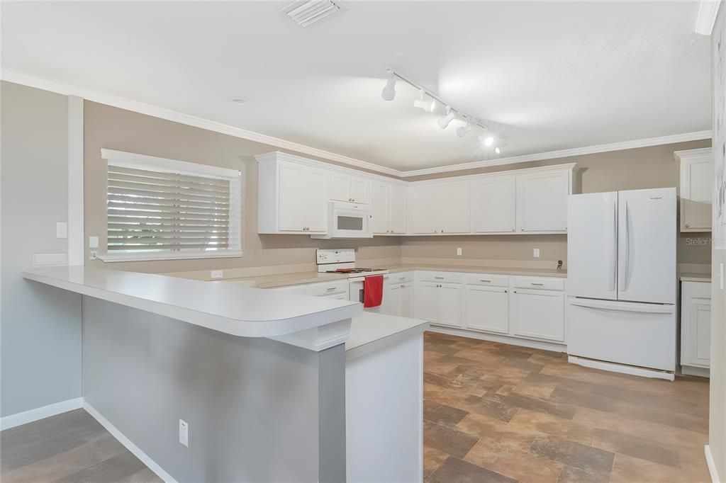 For Sale: $361,618 (3 beds, 2 baths, 2091 Square Feet)
