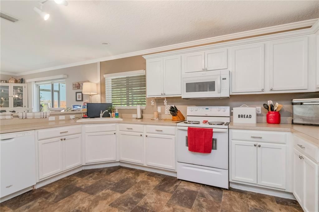 For Sale: $361,618 (3 beds, 2 baths, 2091 Square Feet)