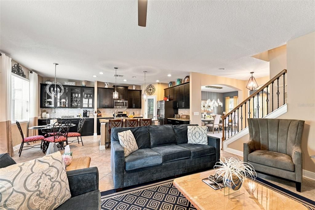 For Sale: $549,900 (5 beds, 3 baths, 3092 Square Feet)