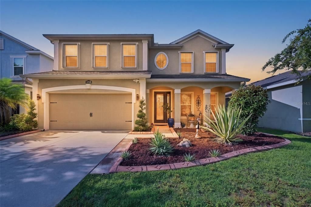 For Sale: $549,900 (5 beds, 3 baths, 3092 Square Feet)