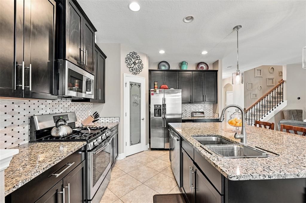 For Sale: $549,900 (5 beds, 3 baths, 3092 Square Feet)