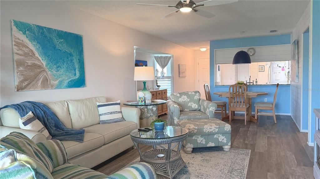 For Sale: $267,000 (2 beds, 2 baths, 1238 Square Feet)