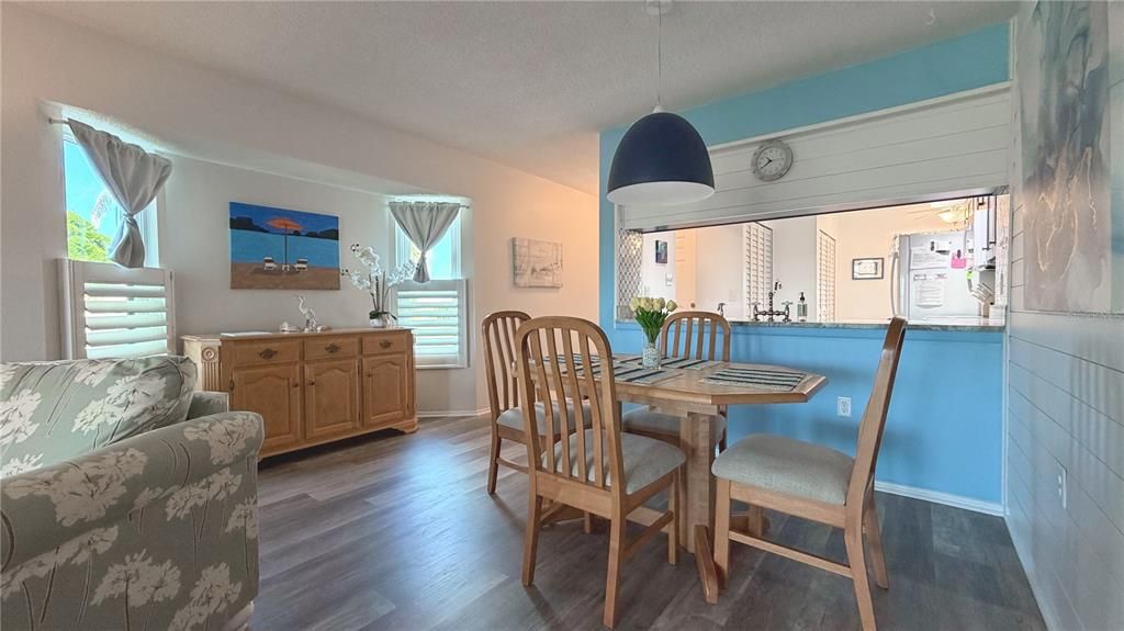 For Sale: $267,000 (2 beds, 2 baths, 1238 Square Feet)