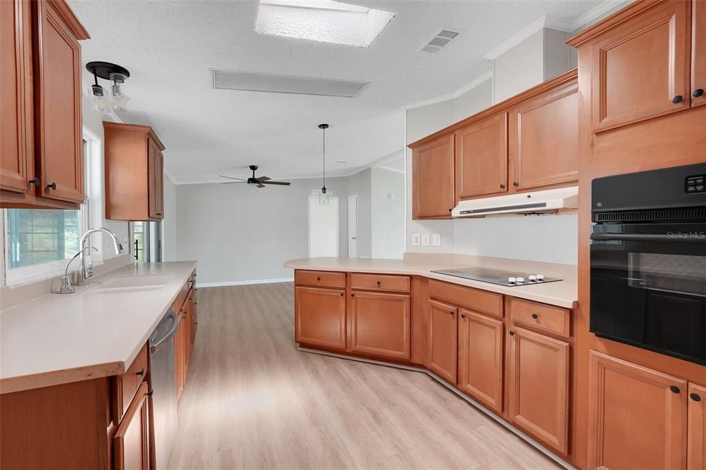 For Sale: $195,000 (2 beds, 2 baths, 1296 Square Feet)