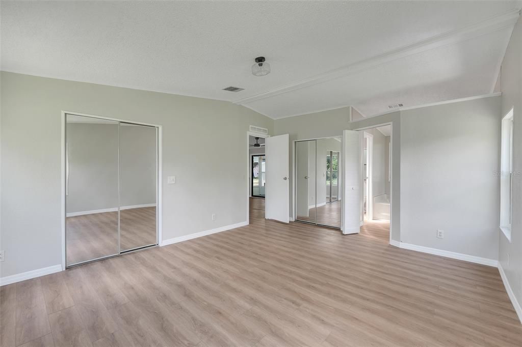 For Sale: $195,000 (2 beds, 2 baths, 1296 Square Feet)