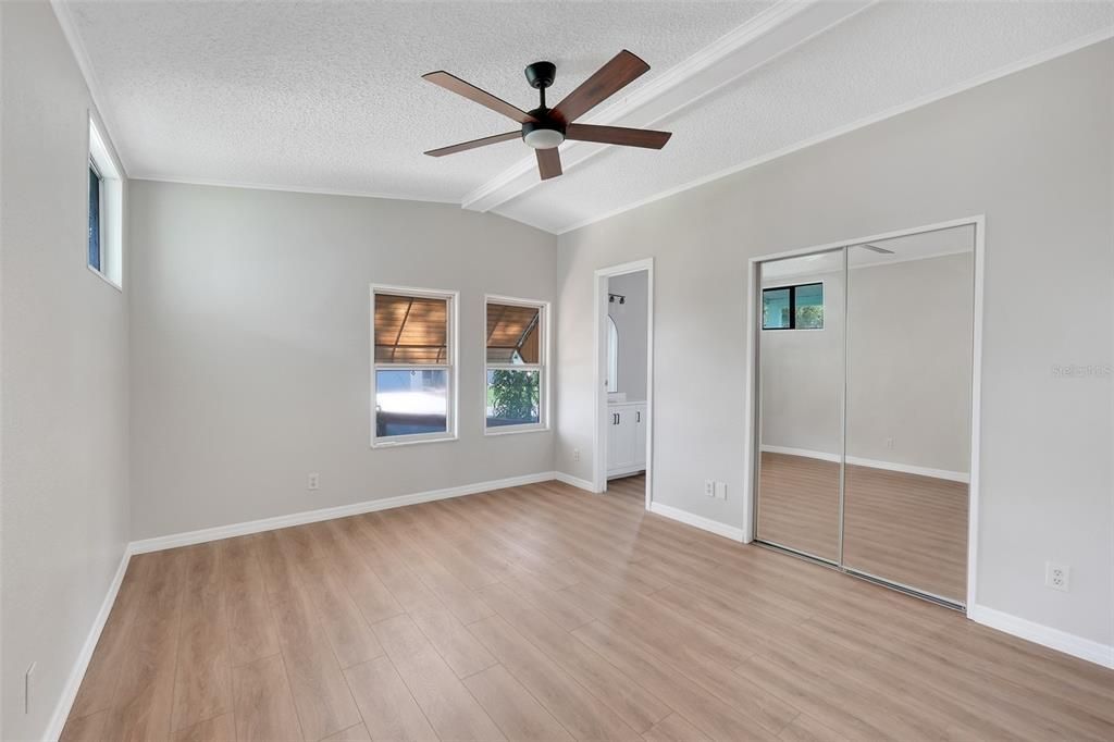 For Sale: $195,000 (2 beds, 2 baths, 1296 Square Feet)