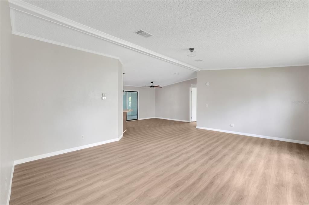 For Sale: $195,000 (2 beds, 2 baths, 1296 Square Feet)