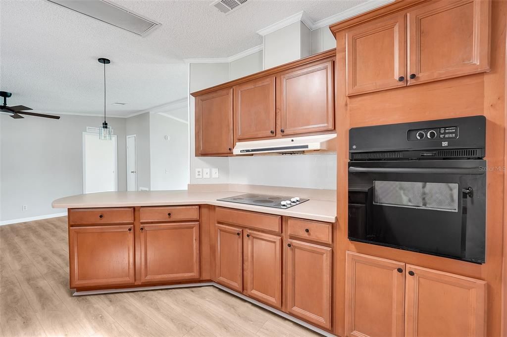 For Sale: $195,000 (2 beds, 2 baths, 1296 Square Feet)