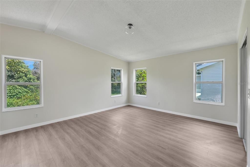 For Sale: $195,000 (2 beds, 2 baths, 1296 Square Feet)