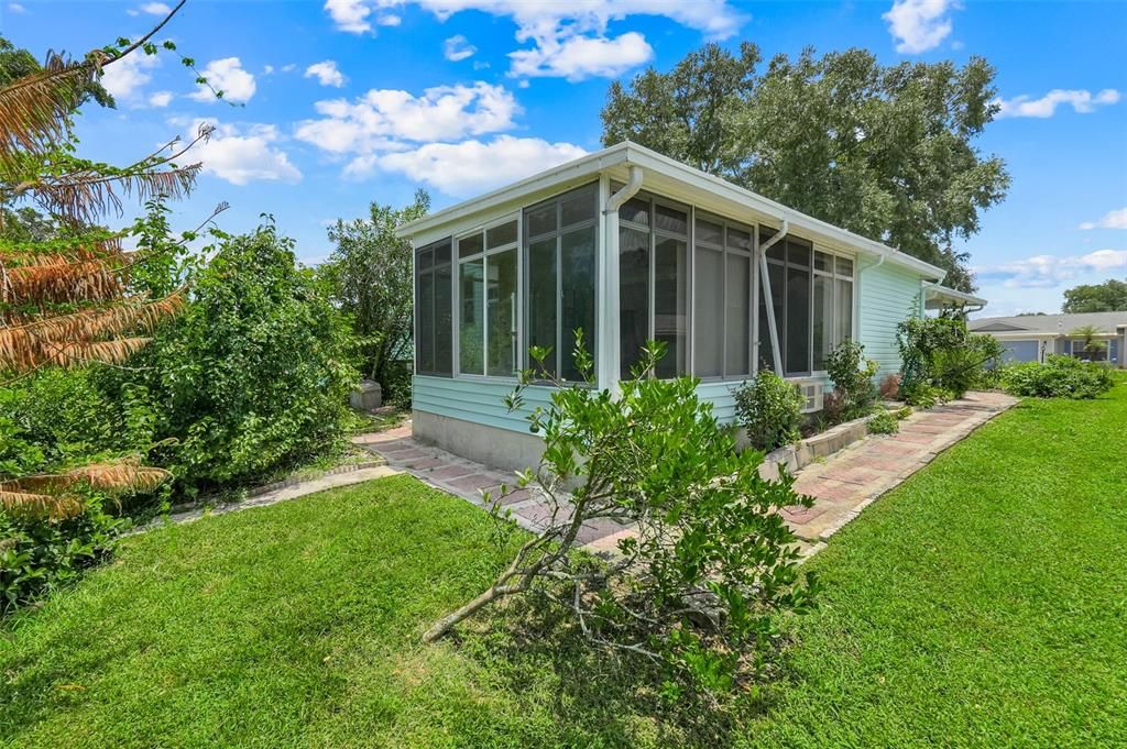 For Sale: $195,000 (2 beds, 2 baths, 1296 Square Feet)