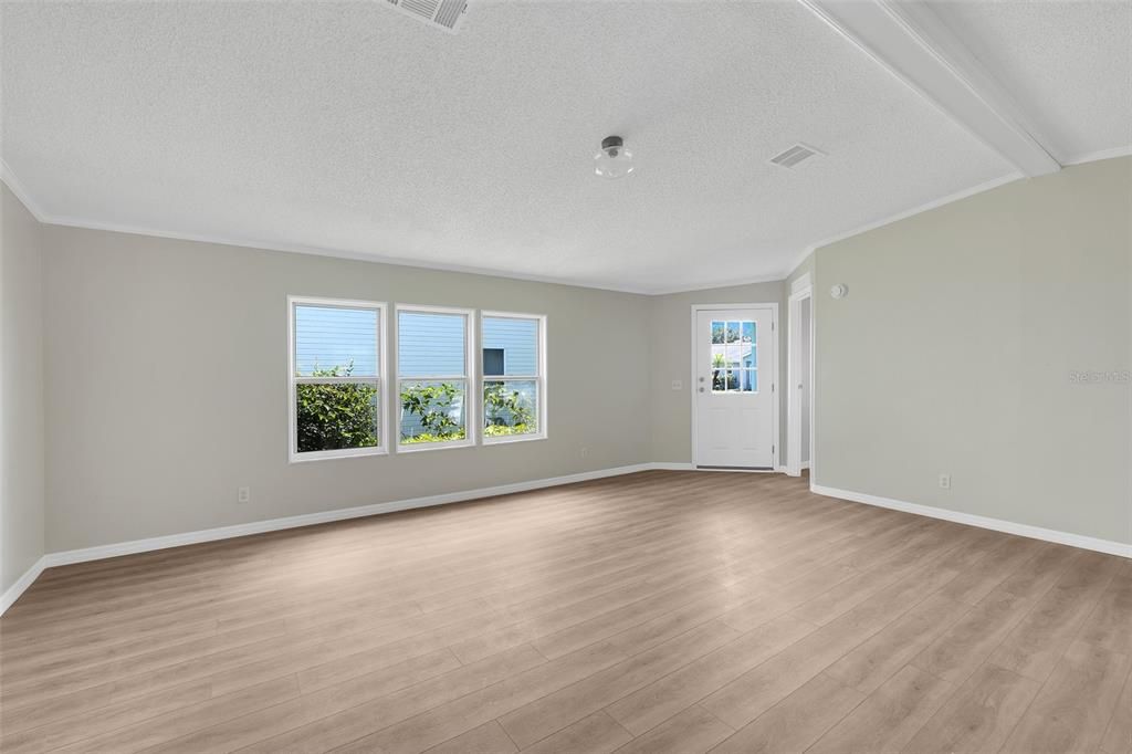 For Sale: $195,000 (2 beds, 2 baths, 1296 Square Feet)