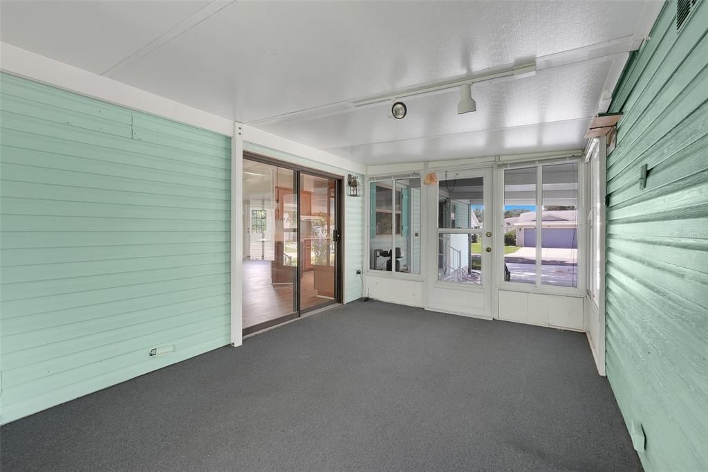 For Sale: $195,000 (2 beds, 2 baths, 1296 Square Feet)