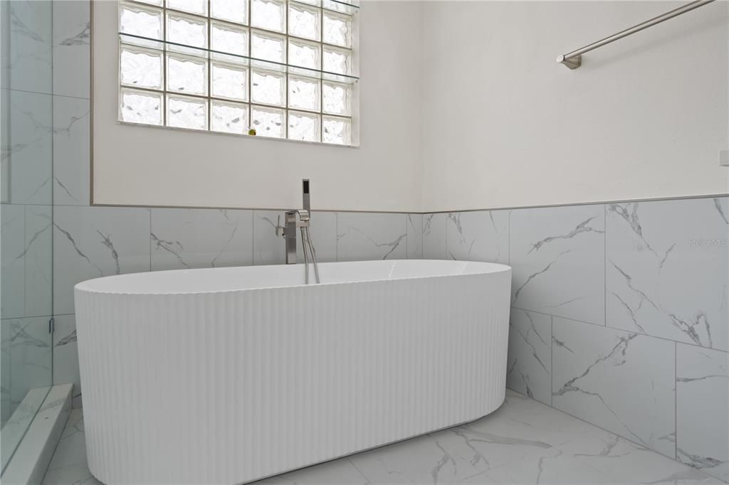 En Venta: $625,000 (3 camas, 2 baños, 2049 Pies cuadrados)
