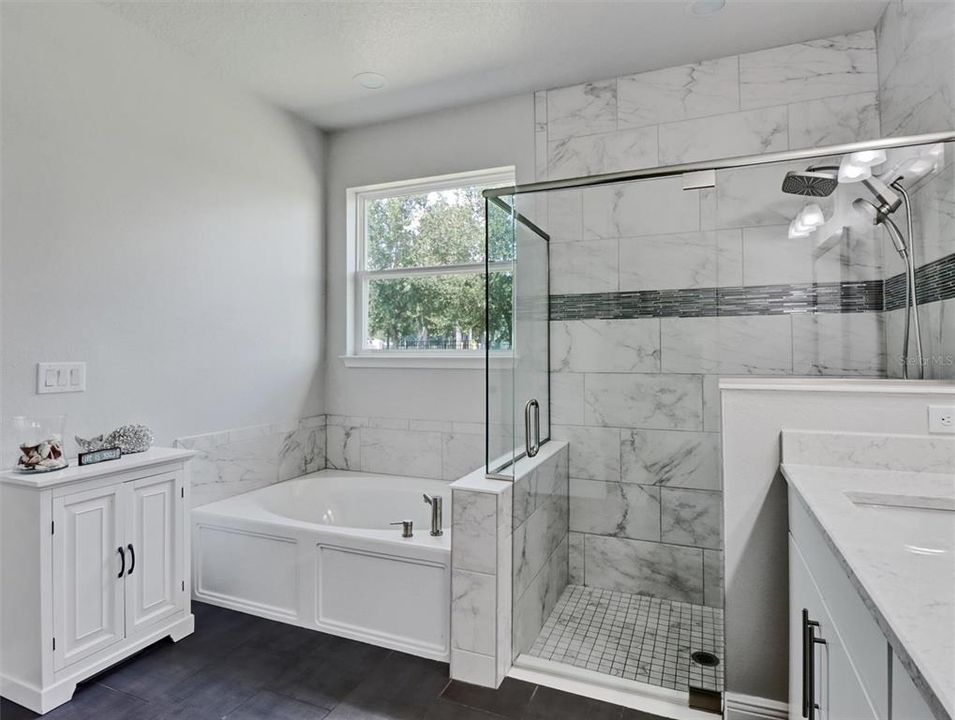 En Venta: $649,900 (4 camas, 2 baños, 2535 Pies cuadrados)