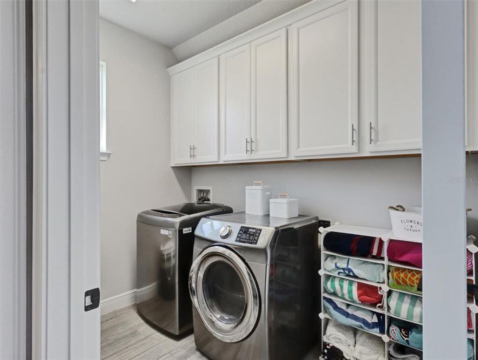 En Venta: $649,900 (4 camas, 2 baños, 2535 Pies cuadrados)
