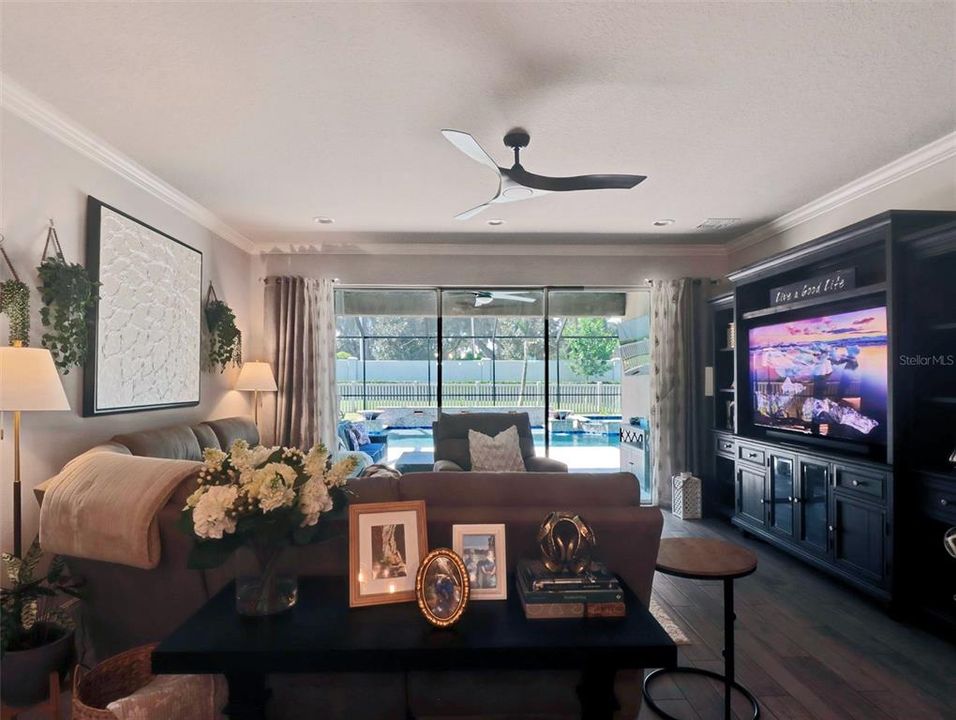 En Venta: $649,900 (4 camas, 2 baños, 2535 Pies cuadrados)