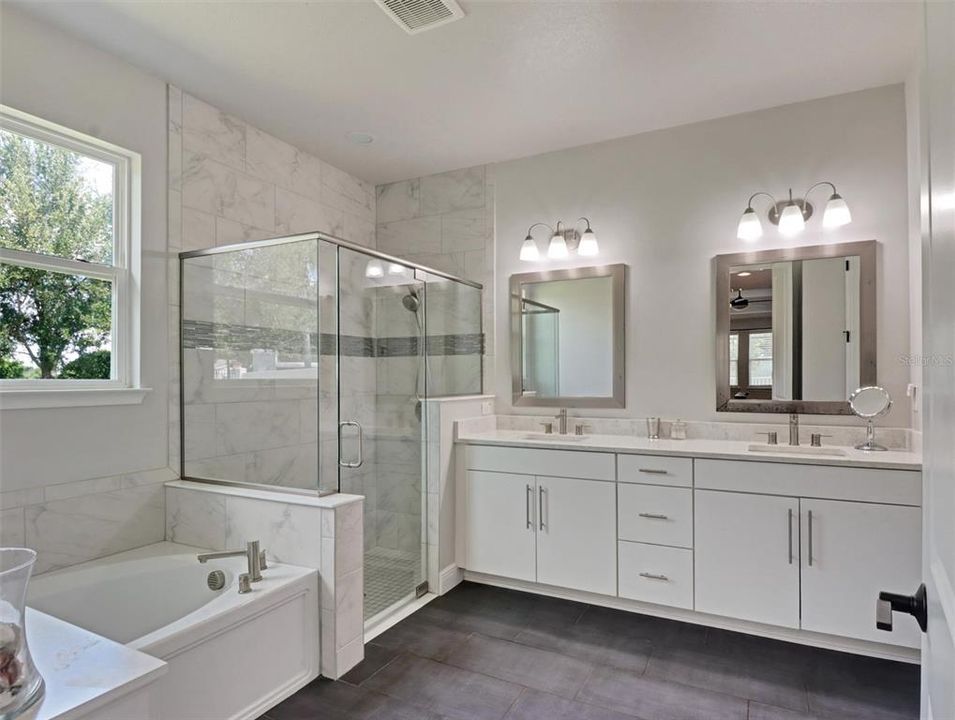 En Venta: $649,900 (4 camas, 2 baños, 2535 Pies cuadrados)