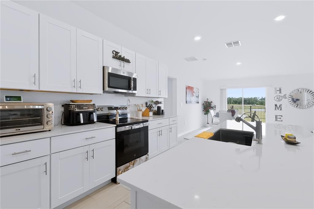 For Sale: $424,900 (4 beds, 3 baths, 2576 Square Feet)