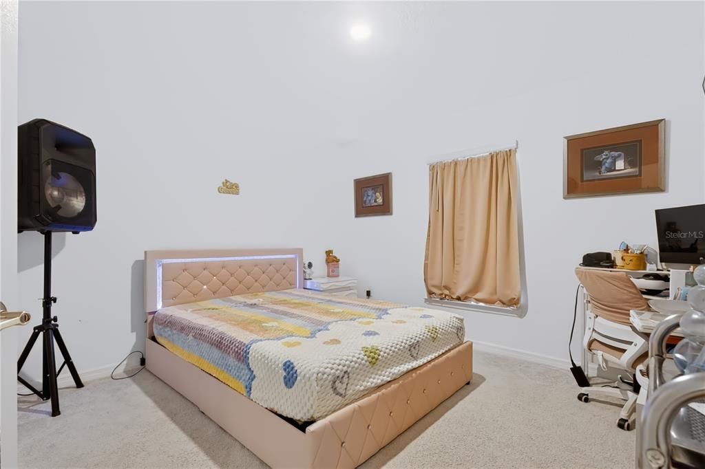 For Sale: $424,900 (4 beds, 3 baths, 2576 Square Feet)