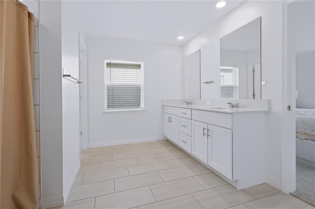 For Sale: $424,900 (4 beds, 3 baths, 2576 Square Feet)